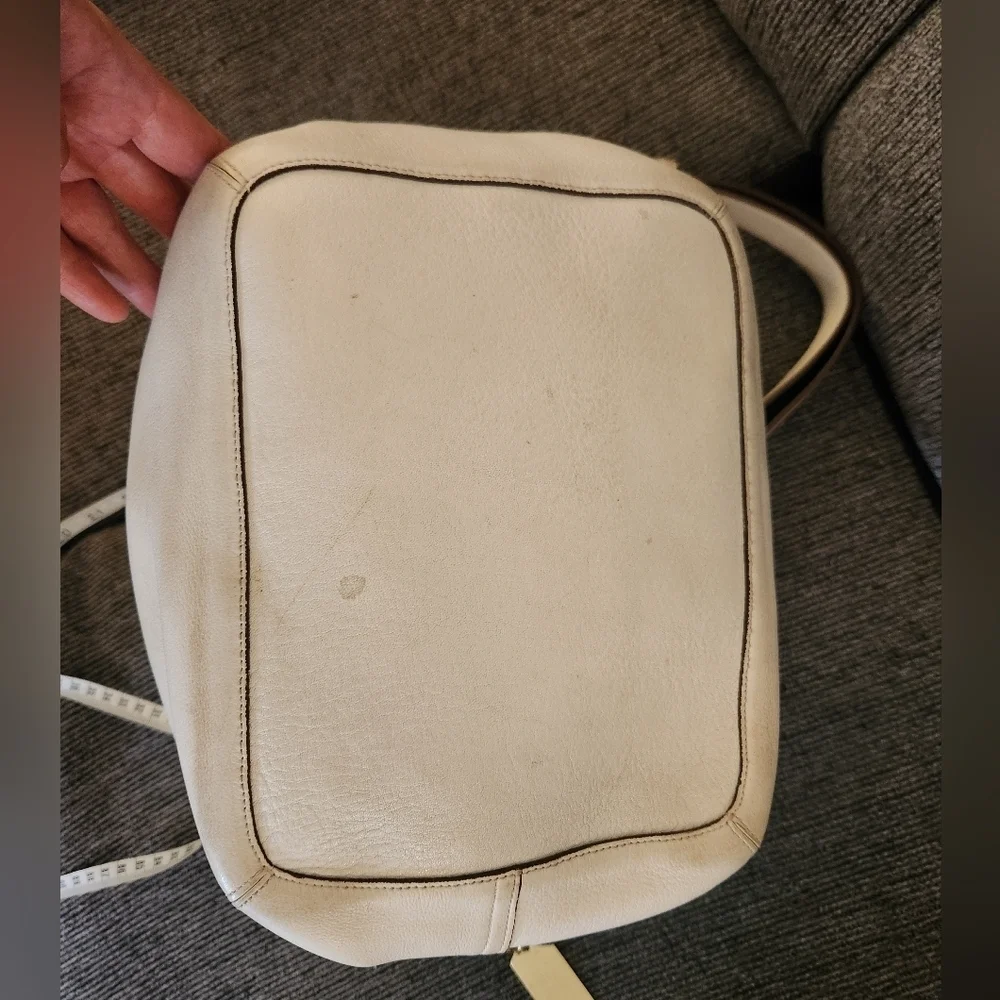 Vintage Coach Elegant Cream Leather Shoulder/ crossbody Bag, large